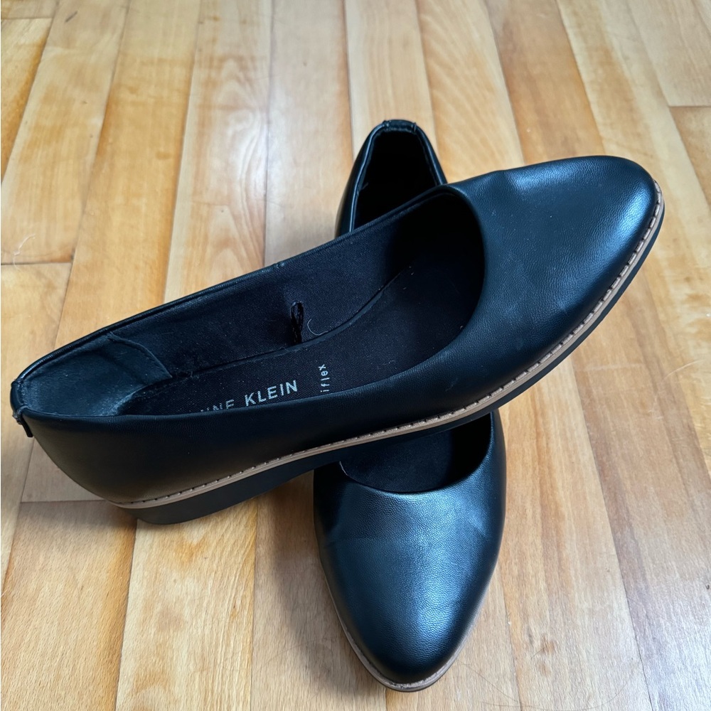 Anne Klein Leather Comfort Black Flat Size 8.5 (runs large)